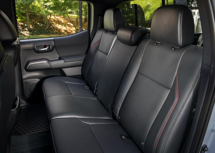 Интерьер Toyota Tacoma TRD Pro Double Cab 2016 года  (фото 4 из 45)